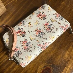 Wild Fable Floral Cream Wristlet